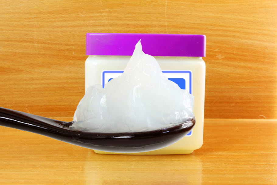 Vaseline : bienfaits santé, remède naturel, précautions