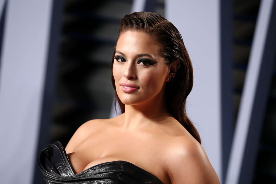 Le slick hair d'Ashley Graham