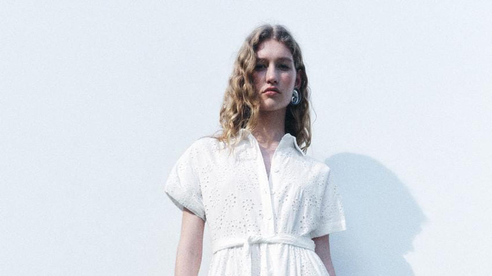 Robe avec broderies Zara