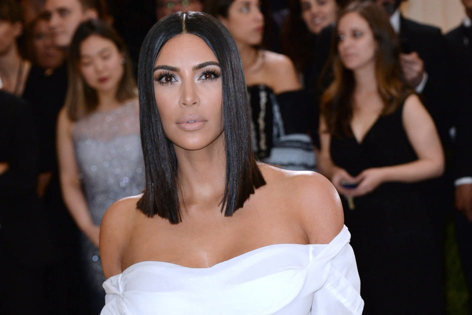 Le carr&eacute; mi-long extra lisse de Kim Kardashian