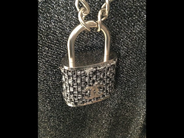 Un cadenas tweedé ou l'accessoire chic et décalé