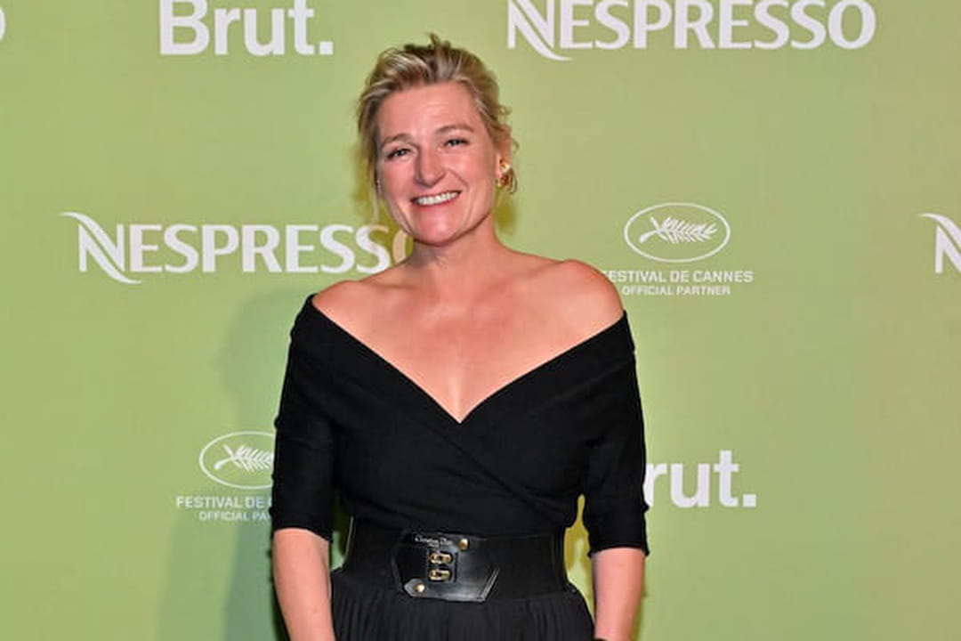 Anne Elisabeth Lemoine En Body D collet Et Jupe Longue Pliss e