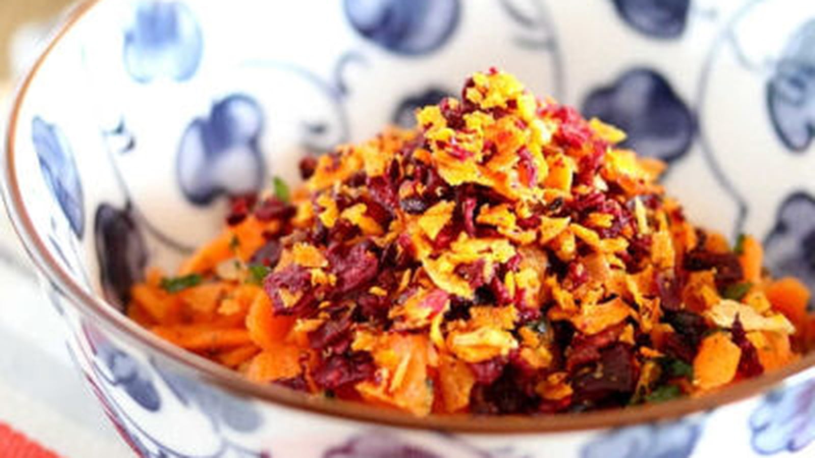 Carottes sauce thaï, crumble de chips de légumes