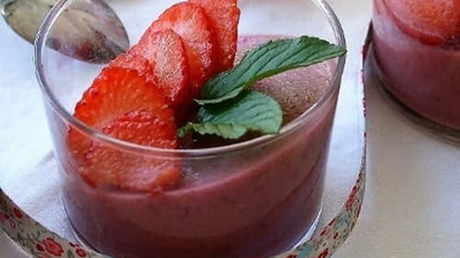 Panna cotta végétalienne aux fruits rouges, bio