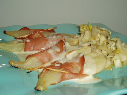 Poires rôties au bacon, sauce au bleu