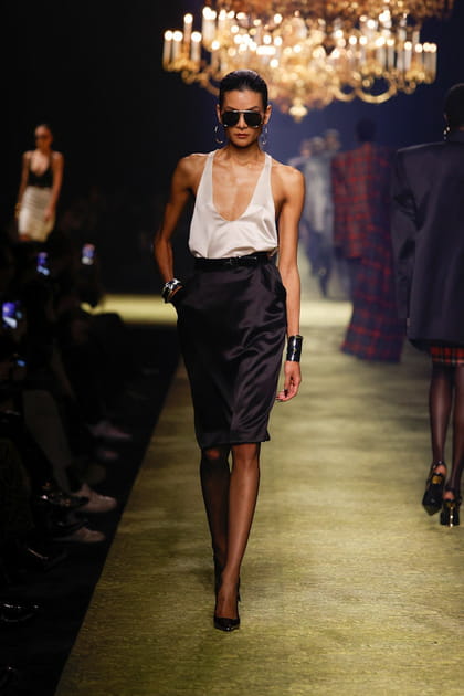 Look 19&nbsp;du d&eacute;fil&eacute; Saint Laurent