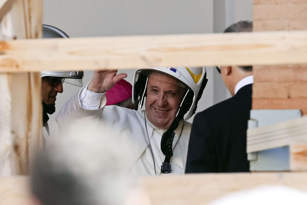 Le Pape François est prêt pour un tour d'hélico !