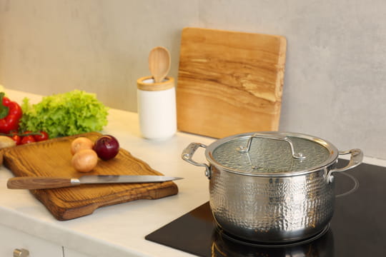&quot;Avec la chaleur, cela peut s'alt&eacute;rer&quot; - l'ustensile &agrave; bannir en cuisine selon Philippe Etchebest
