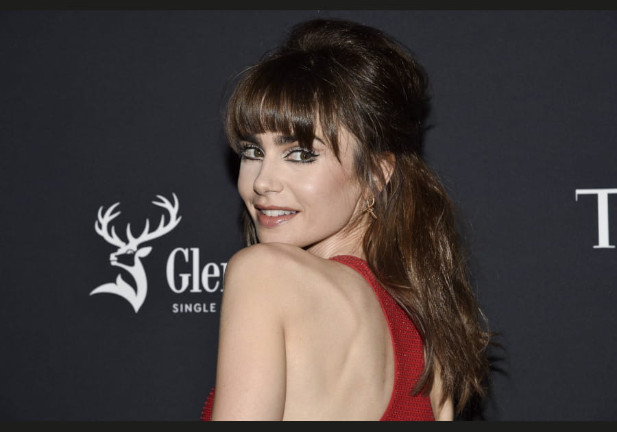 La coiffure baby doll de Lily Collins