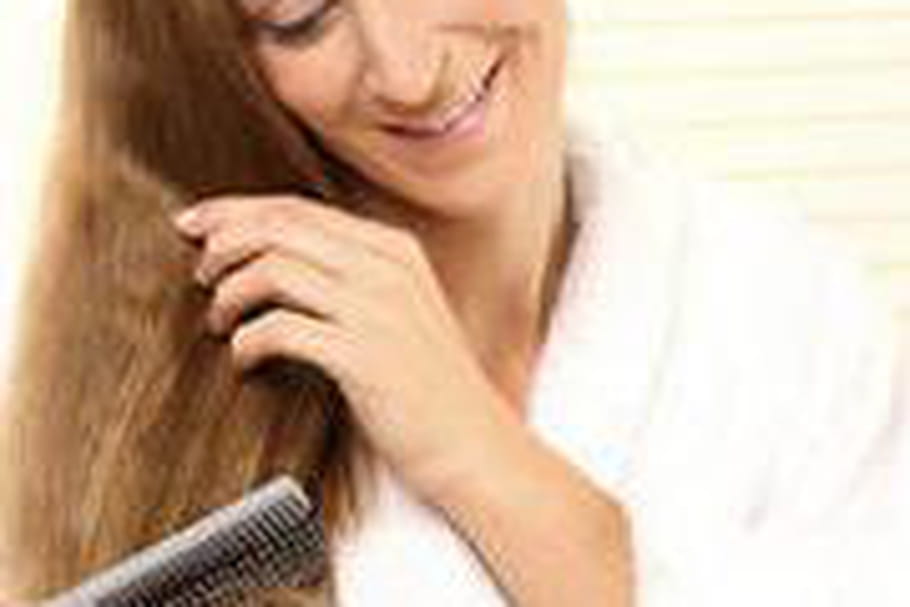 Se brosser les cheveux tous les jours augmente la chute des cheveux