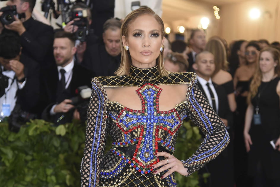 Le carr&eacute; court et plaqu&eacute; de Jennifer Lopez