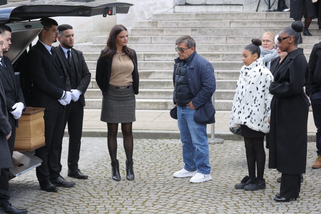 Maya et Iris, les filles adoptives d'Isabelle Mergault aux obs&egrave;ques