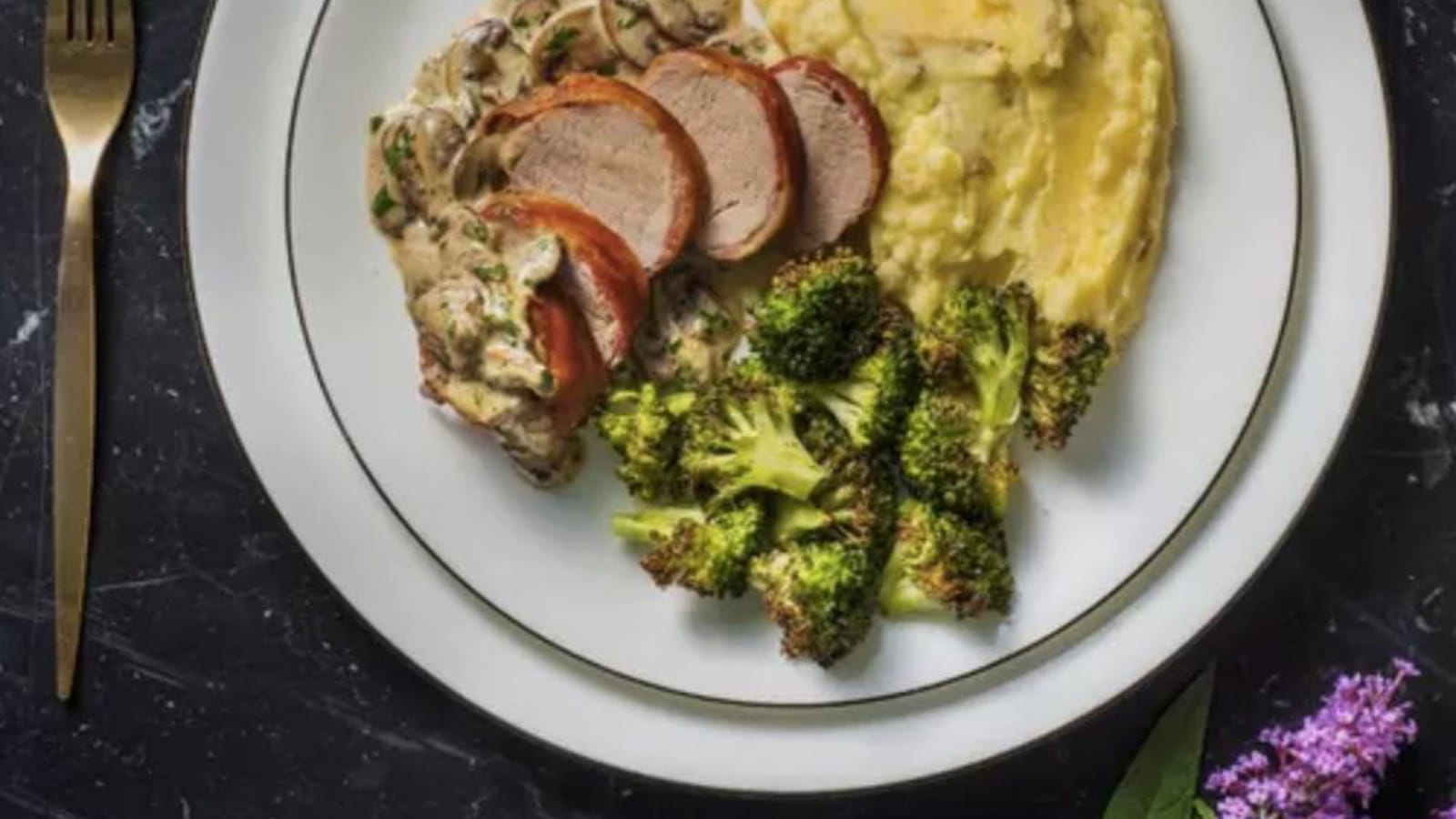 Filet mignon au lard et sauce forestière