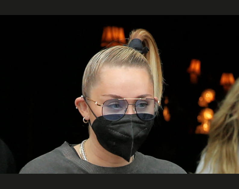 La queue de cheval sur le c&ocirc;t&eacute; de Miley Cyrus