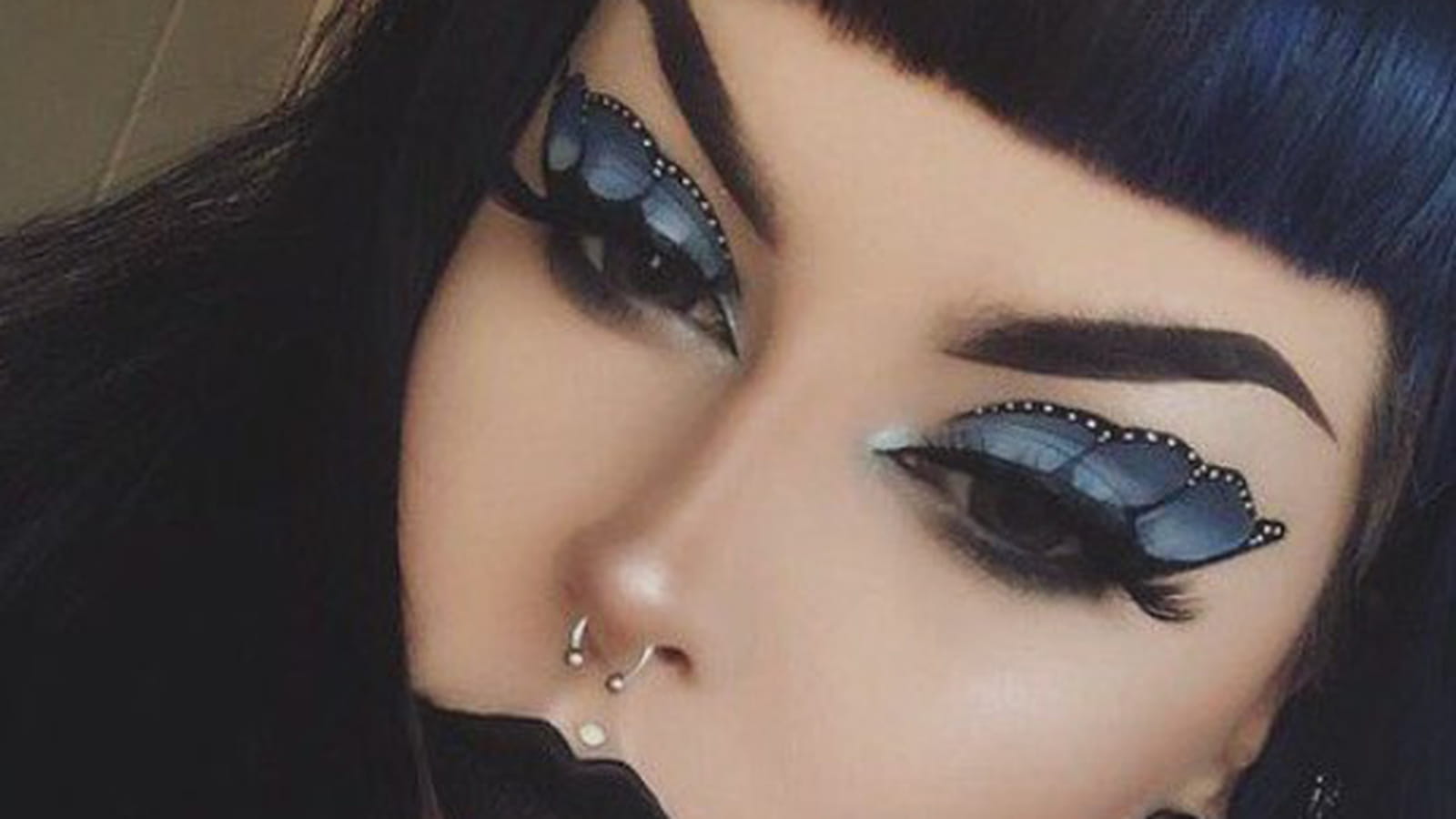 Maquillage gothique papillon