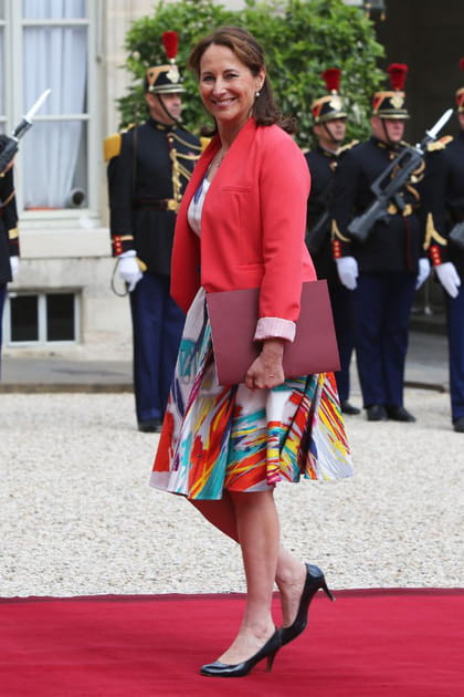 Ségolène Royal en jupe imprimée et veste rose