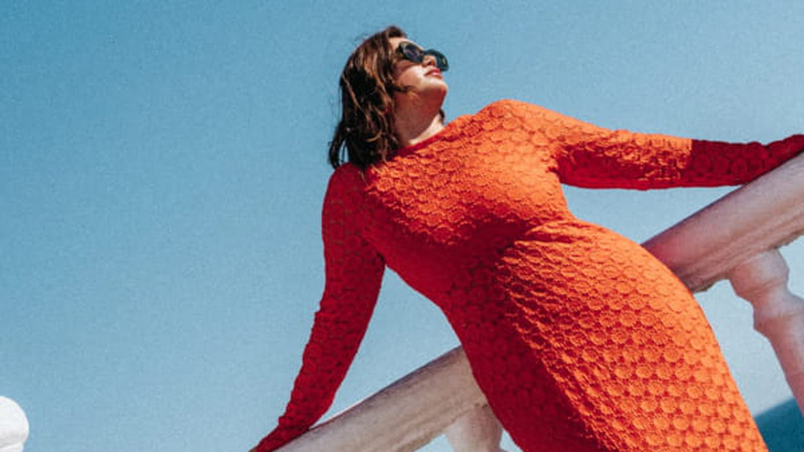 31 robes ultra longues qui font une silhouette sculpturale