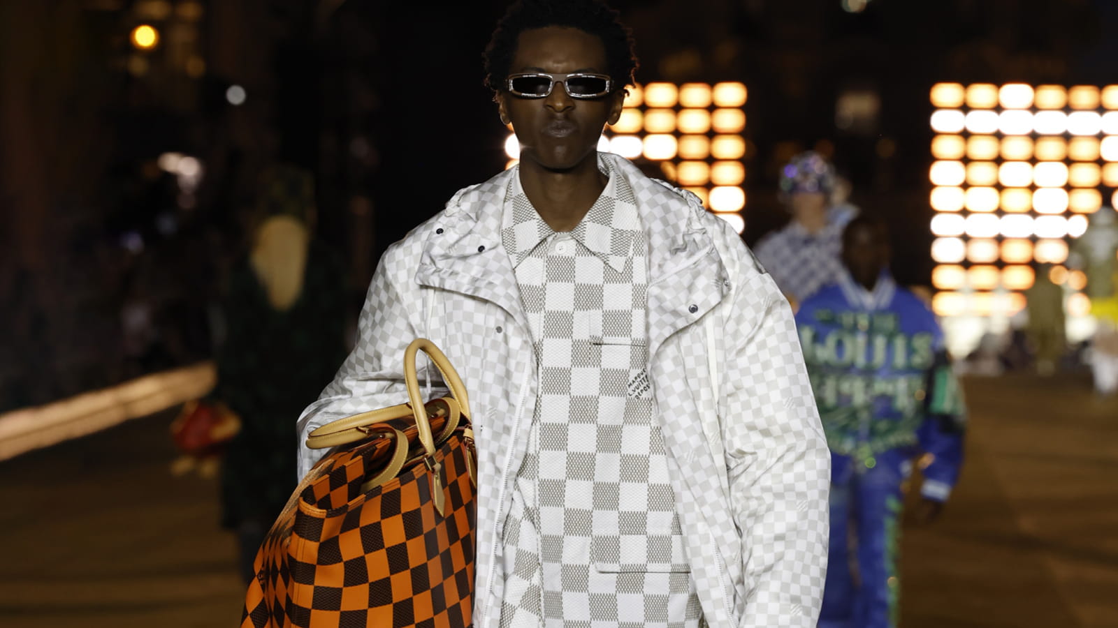 Look 37