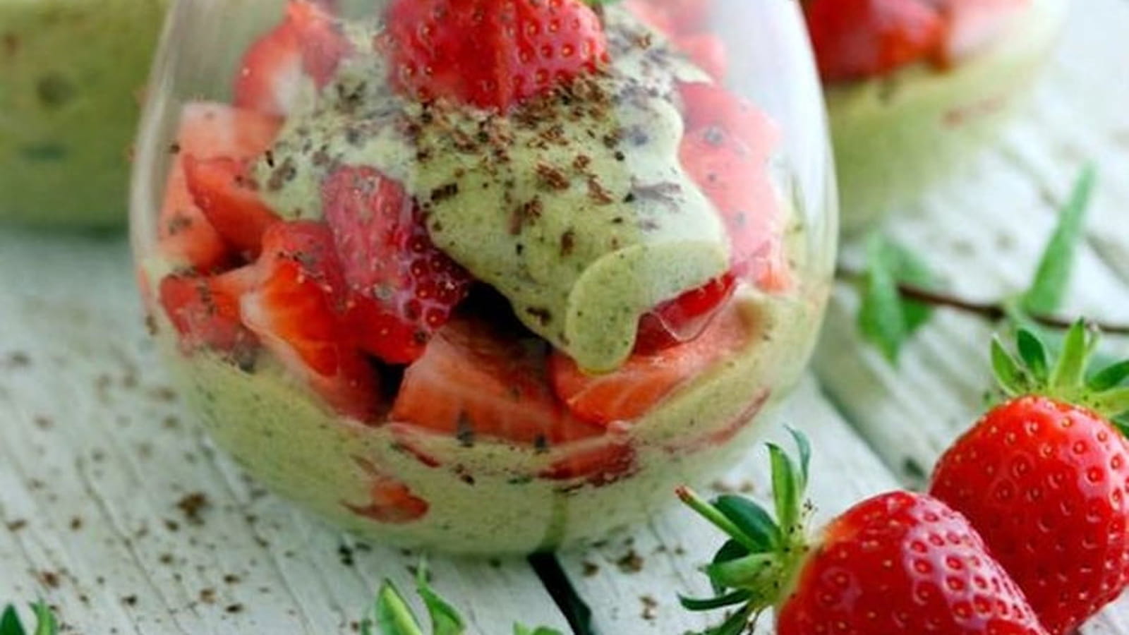 Tiramisu aux fraises et avocat sans lactose