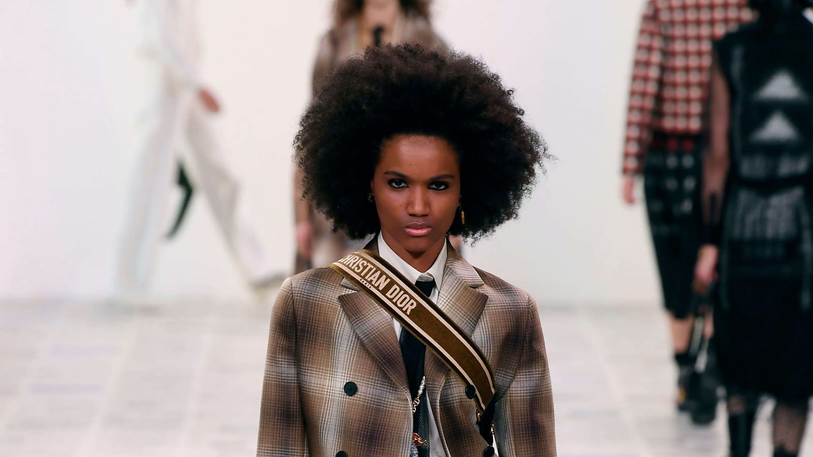 Look 25