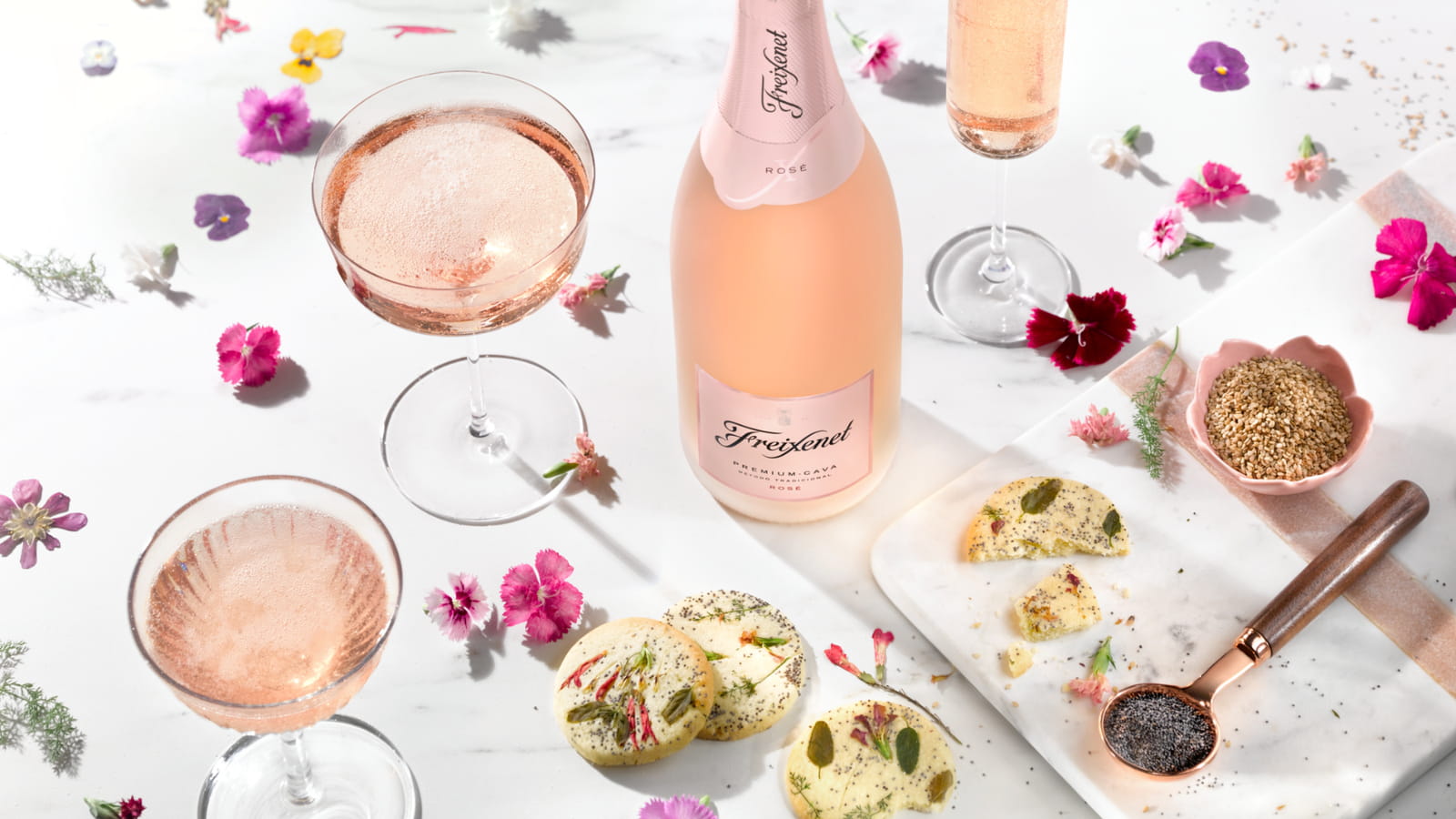 Le coffret Freixenet Rosé x Festin by Annarose