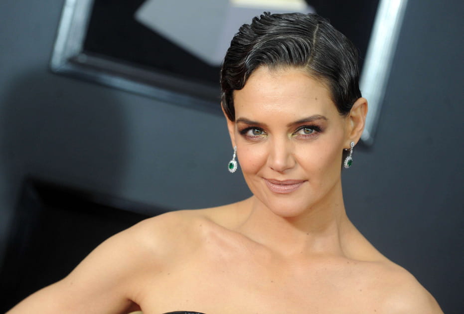 La coiffure crant&eacute;e de Katie Holmes