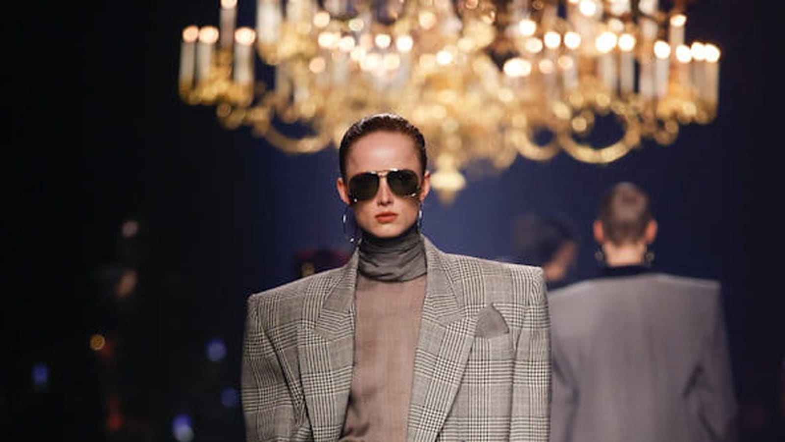 Look 16