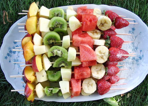 Brochettes de fruits frais