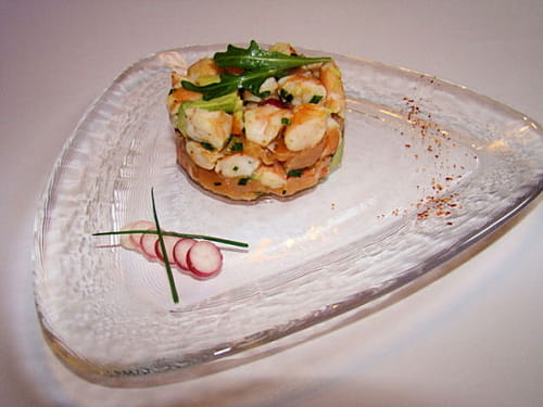 Tartare de saumon fumé crevette et avocat au citron et piment d'Espelette