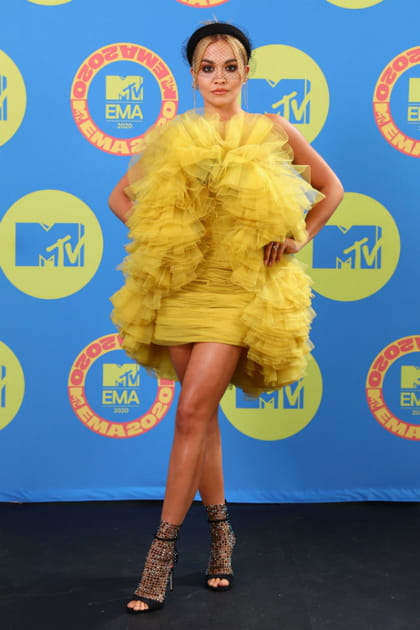Rita Ora en mini-robe tulle