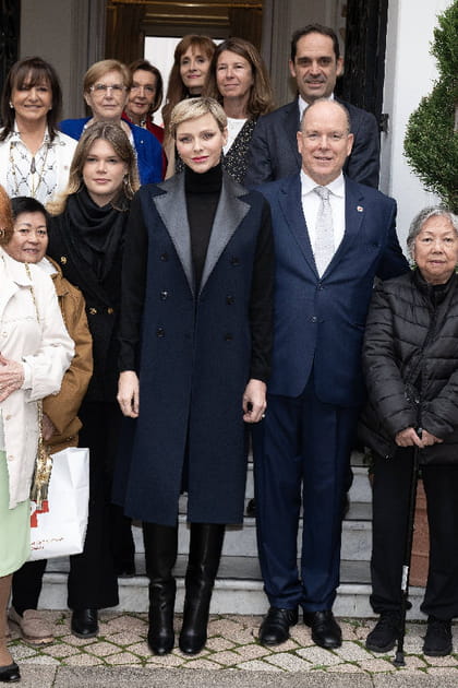 Charlène de Monaco en manteau et bottes noires