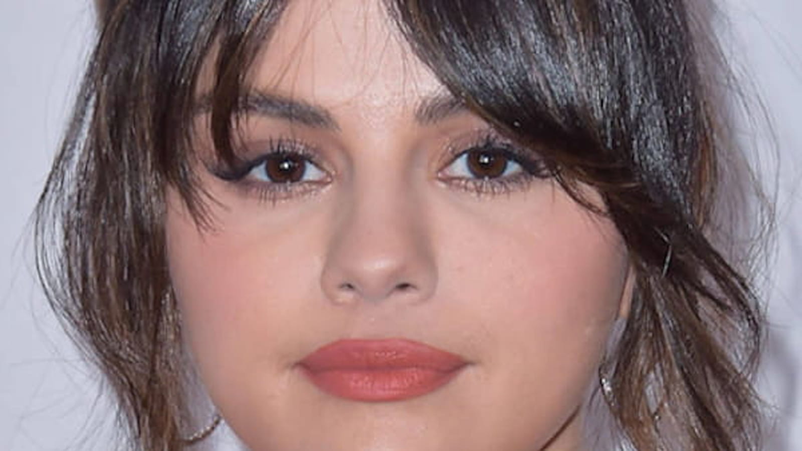 Selena Gomez et son maquillage monochrome 