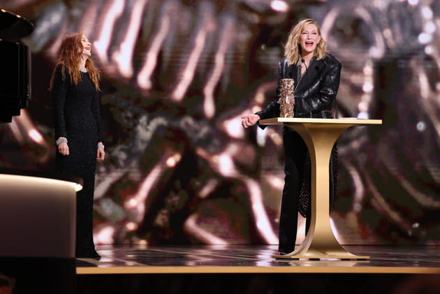Isabelle Huppert a remis le C&eacute;sar d'honneur &agrave; Cate Blanchett