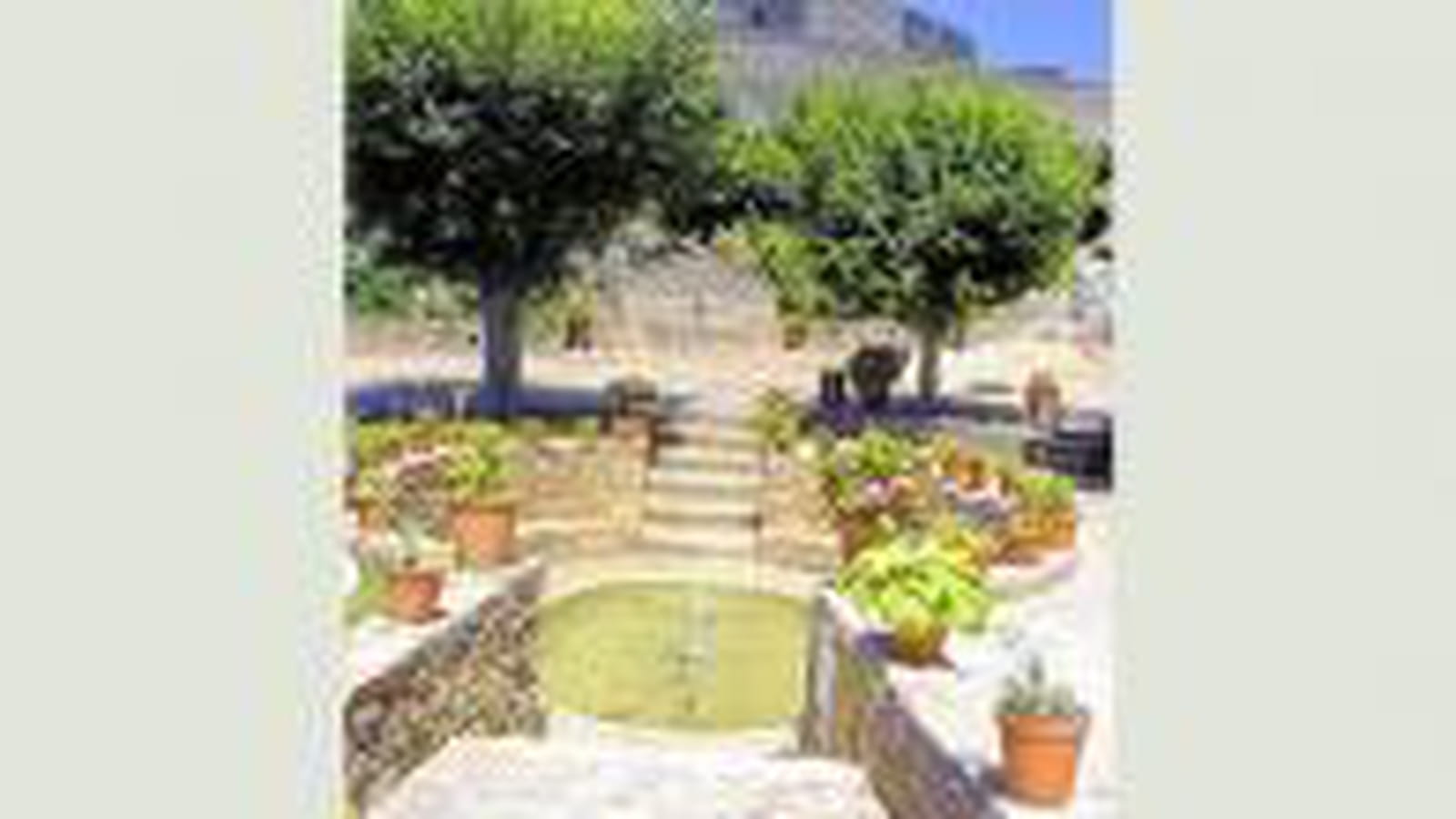 Fontaine enclavée