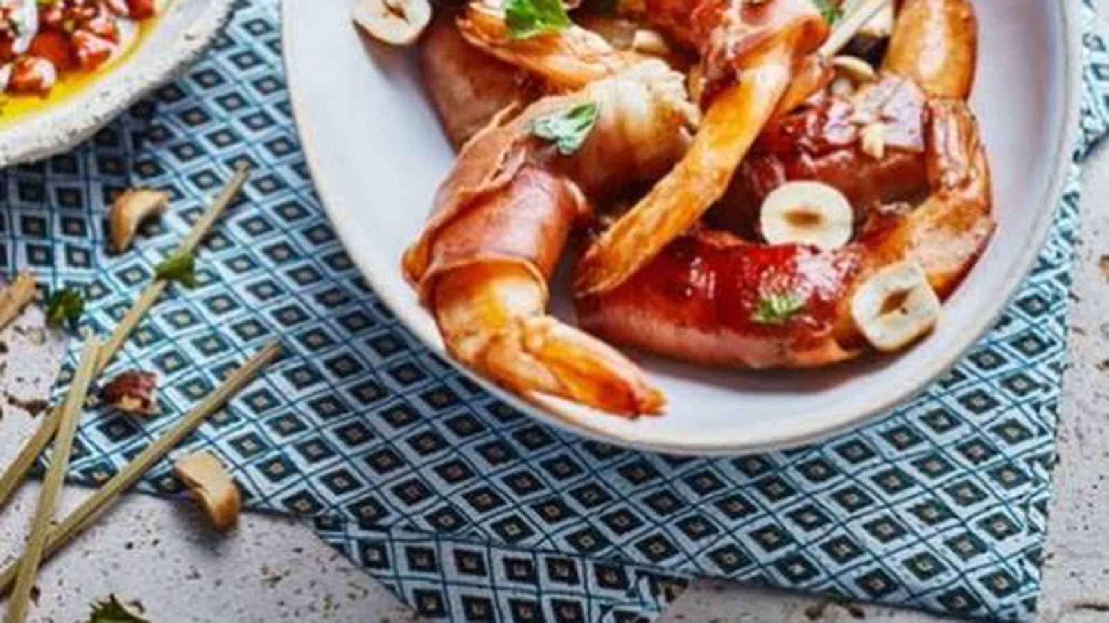 Roulés de gambas au ConsorcioSerrano, sauce vierge tomate séchée