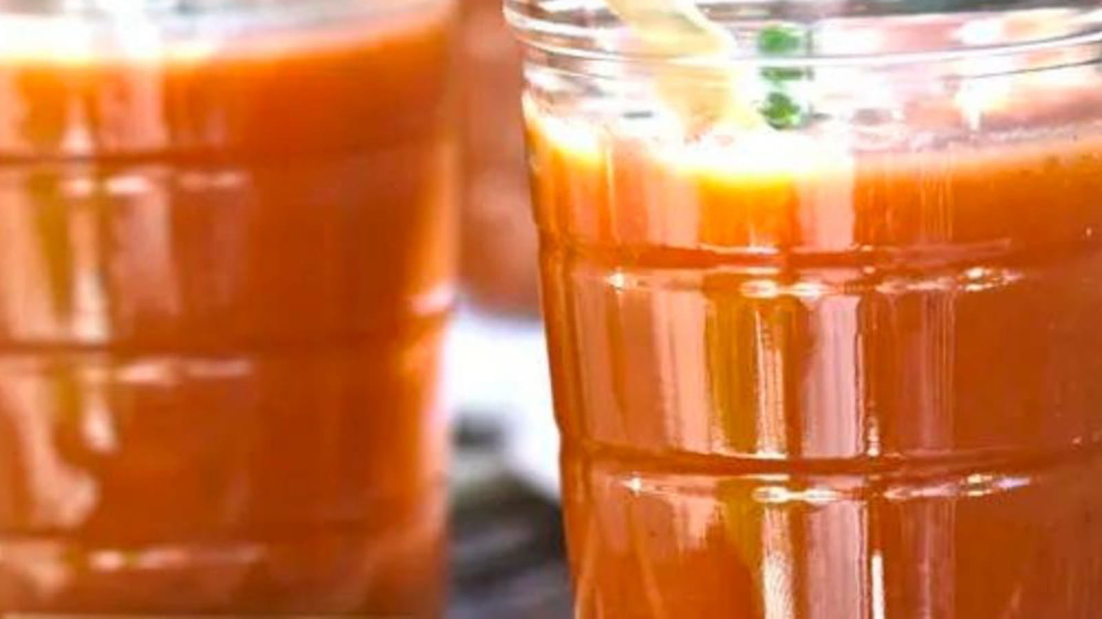 Gaspacho sucré aux fruits d’été et à la tomate