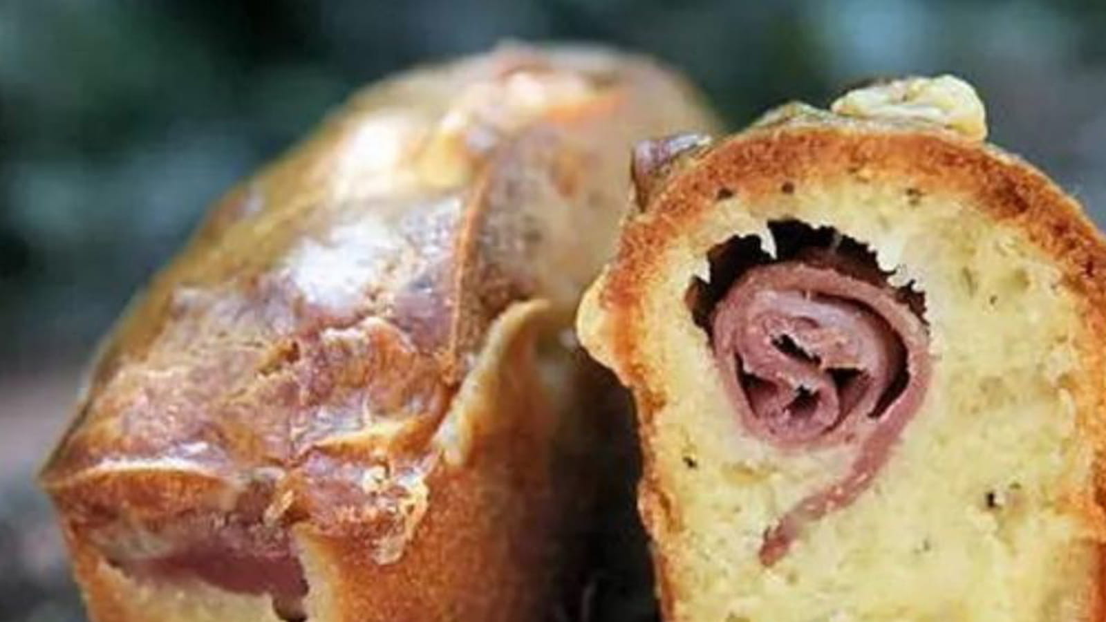 Cake aux oignons nouveaux, spirale de coppa