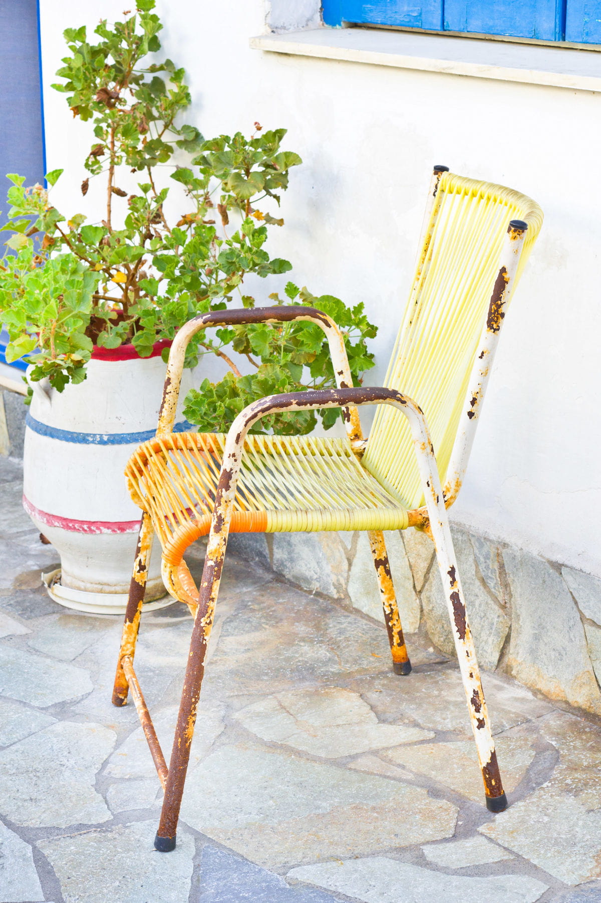 Le mobilier de jardin abîmé