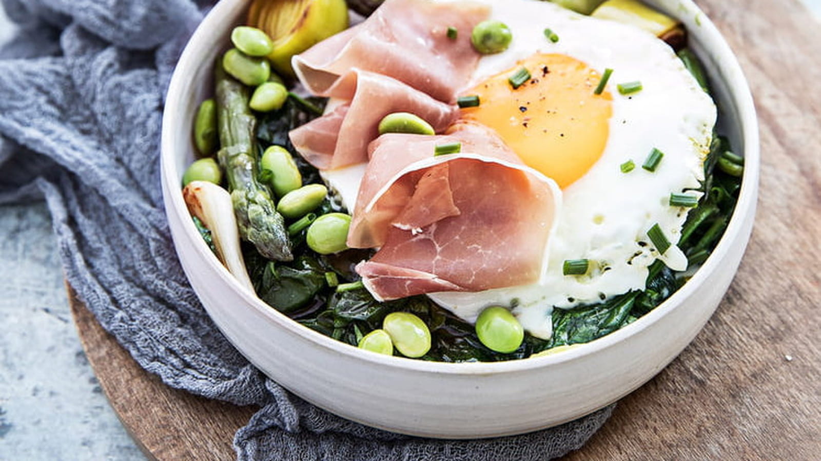 Assiette verte au jambon cru