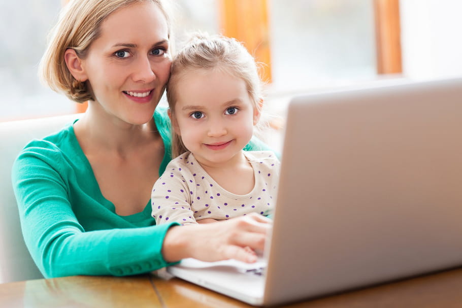 Comment trouver une baby-sitter sur Internet ? Les meilleurs sites