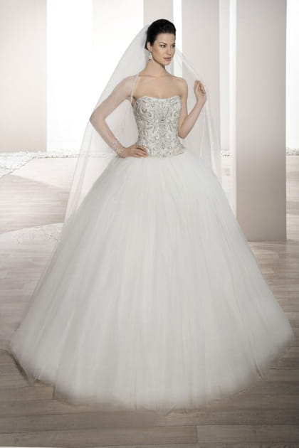 Une robe exquise, Demetrios