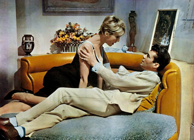 Myl&egrave;ne Demongeot et Dirk Bogarde dans "Docteur en d&eacute;tresse" en 1963