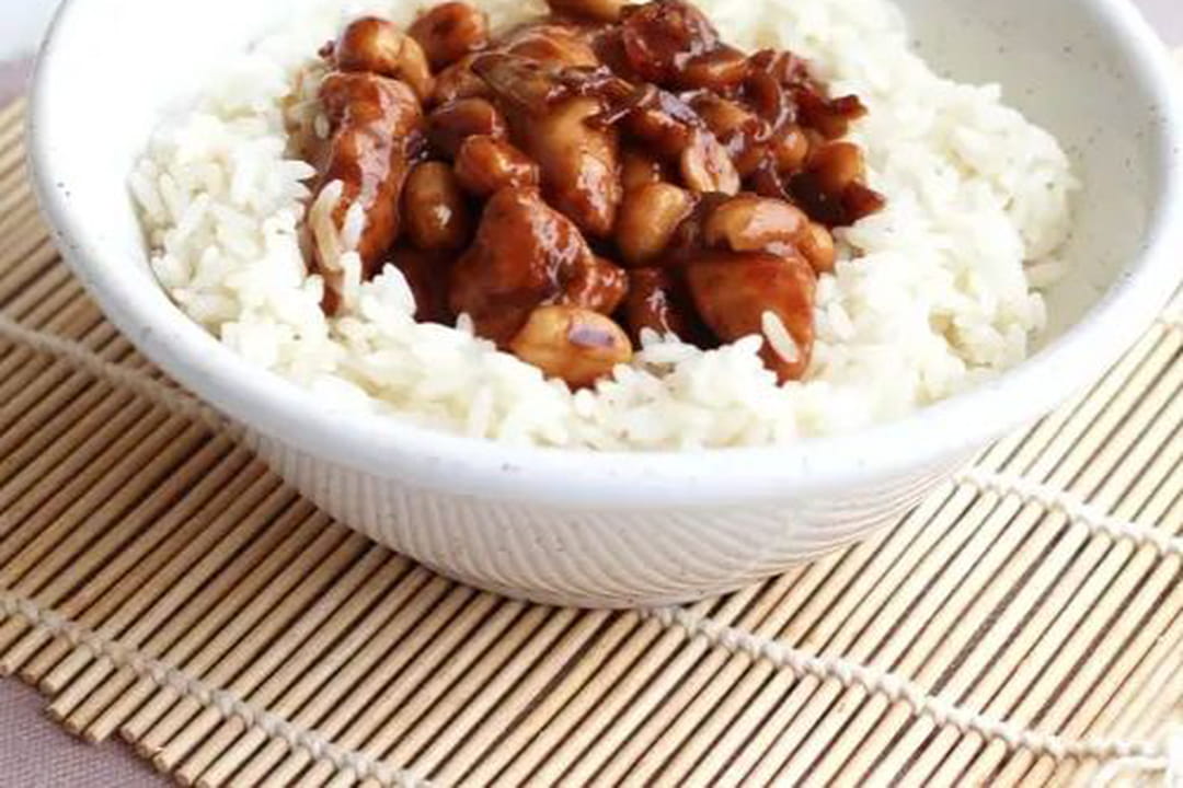 Poêlée de poulet aux cacahuètes