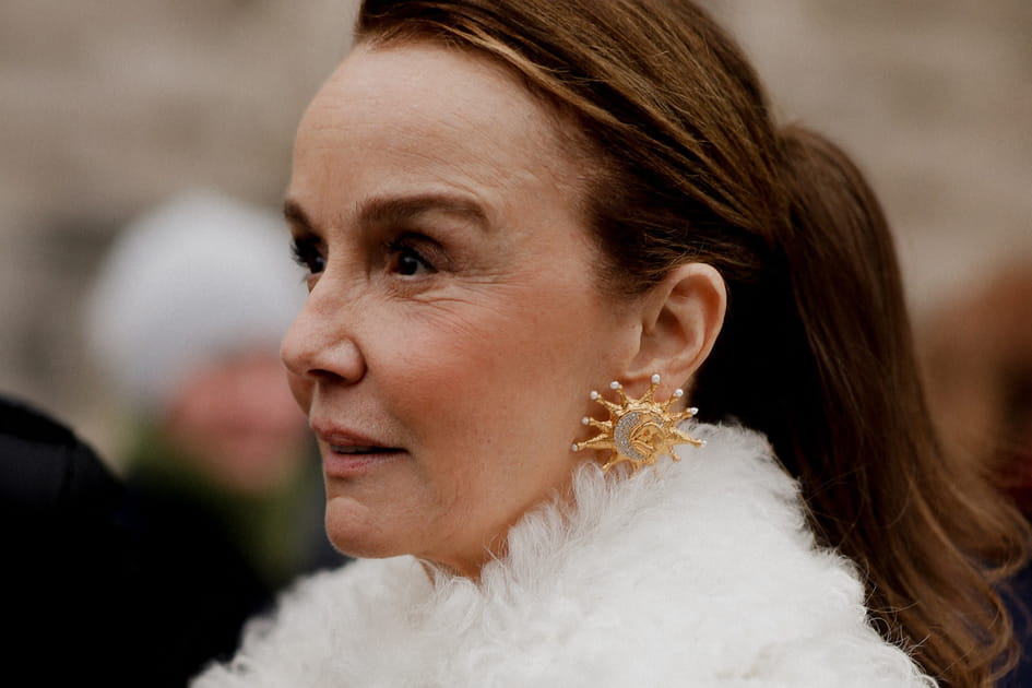 Philippine Leroy-Beaulieu, os&eacute;e avec sa fausse queue-de-cheval