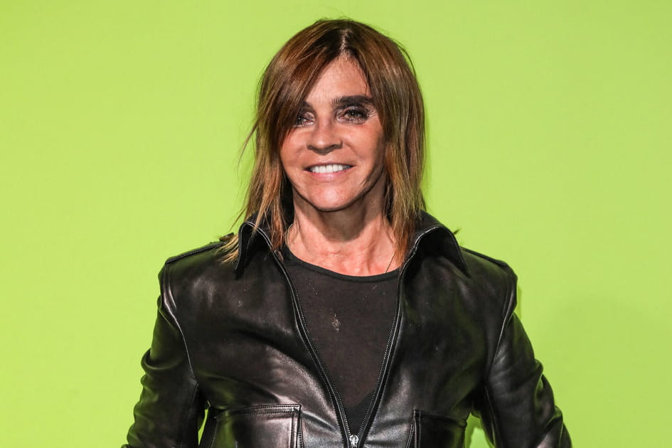 Raie sur le c&ocirc;t&eacute; et carr&eacute; long de Carine Roitfeld