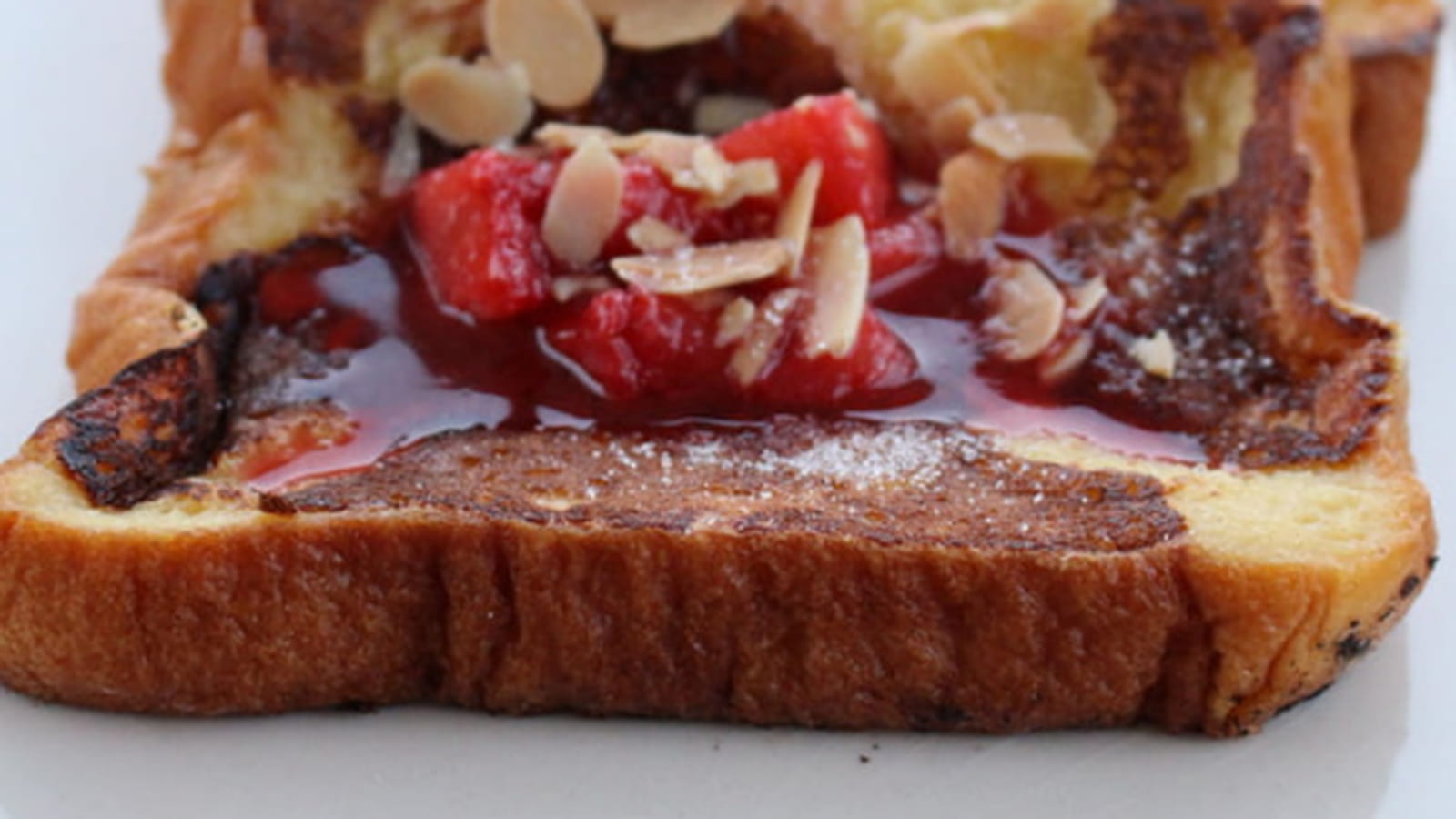 Brioche perdue et sa compotée de fraises
