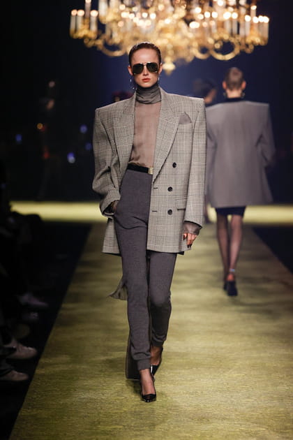 Look 16&nbsp;du d&eacute;fil&eacute; Saint Laurent