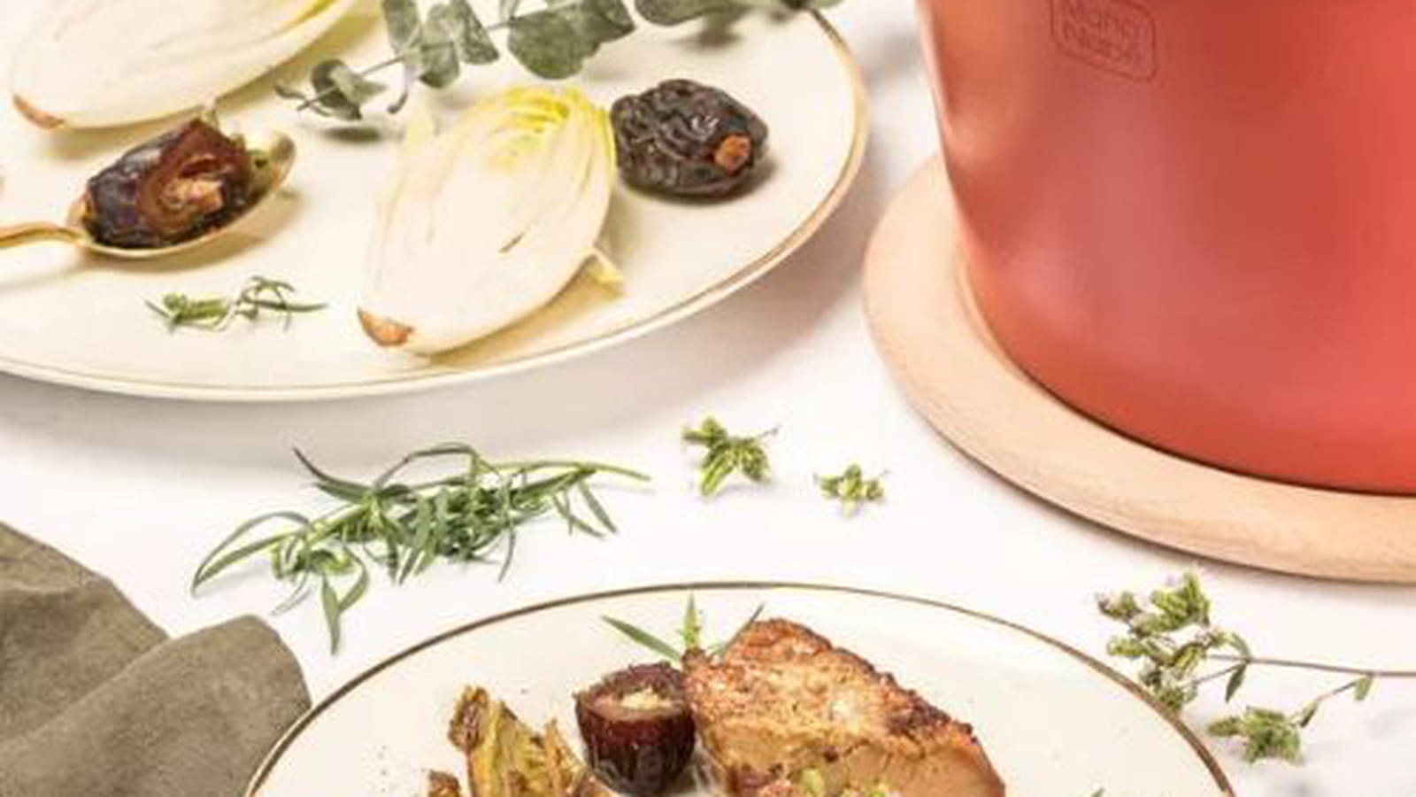 Foie gras chaud, dattes fourrées au citron et feuilles d'endives par Alain Passard