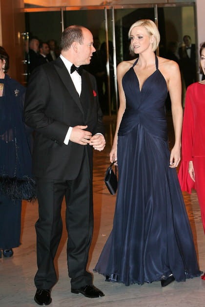 Charl&egrave;ne de Monaco en robe longue bleue