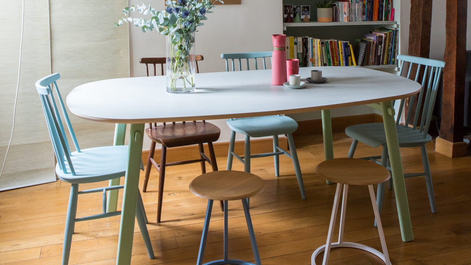 Chaises pastel